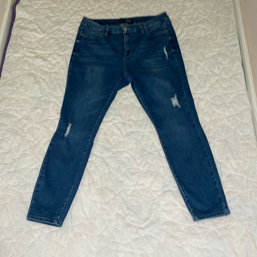 Royalty Curvy Fit Women’s Size 14W Blue Stretch DENIM Straight leg Jeans. L 28”